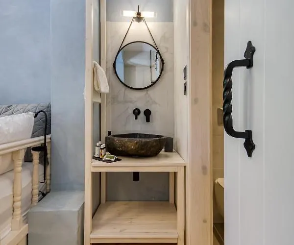 Bastion Luxury Medieval شقة